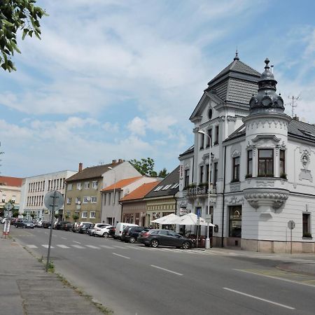 Olymp Penzion Hotel Komarno Exterior photo